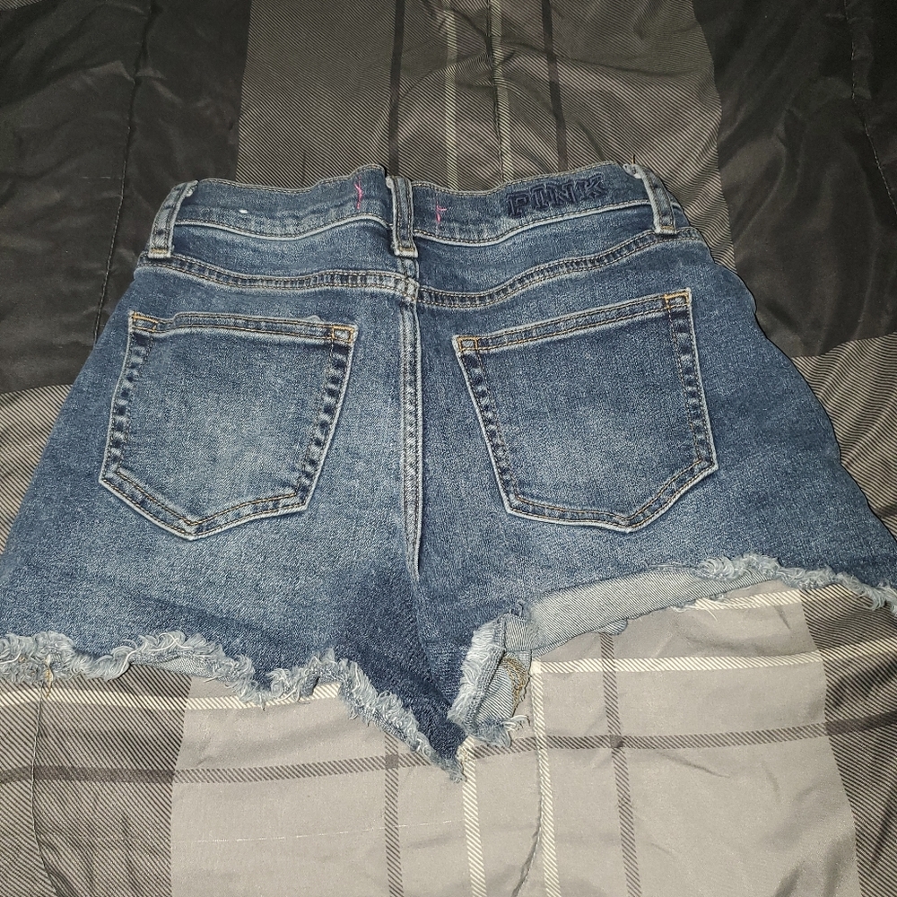 Pink shorts - Picture 2 of 3